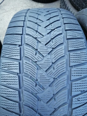 Гуми Зимни 255/50R19, снимка 1 - Гуми и джанти - 47392927