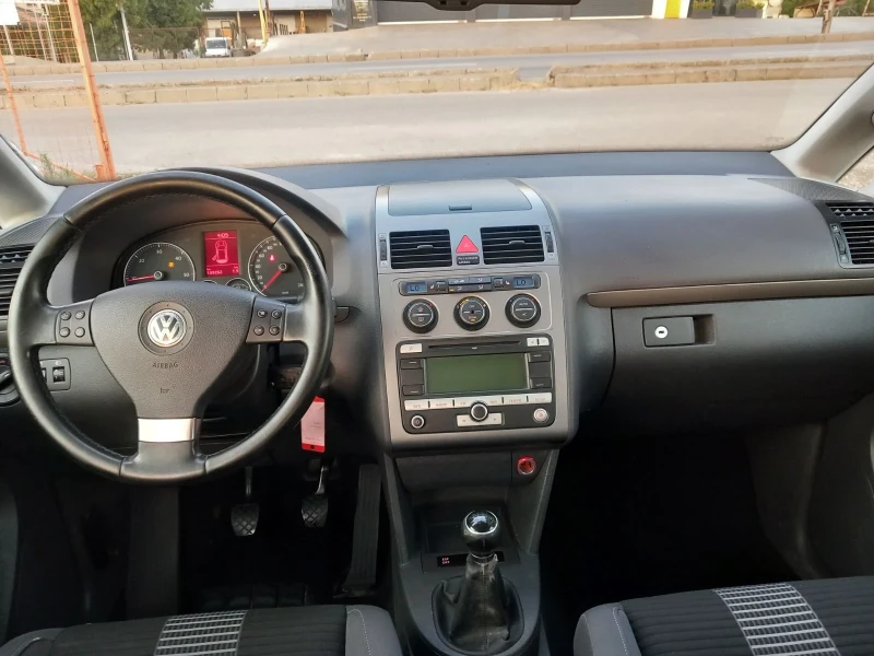 VW Touran 1.9 TDI, снимка 8 - Автомобили и джипове - 48262830