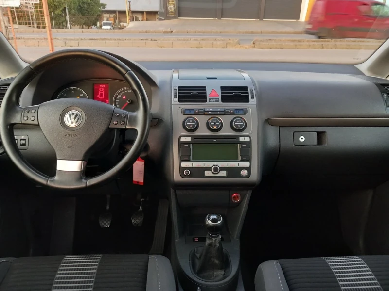 VW Touran 1.9 TDI, снимка 10 - Автомобили и джипове - 48262830