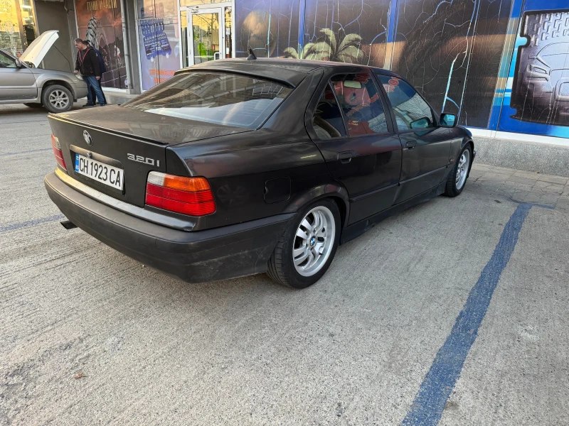 BMW 320 320, снимка 3 - Автомобили и джипове - 52840169