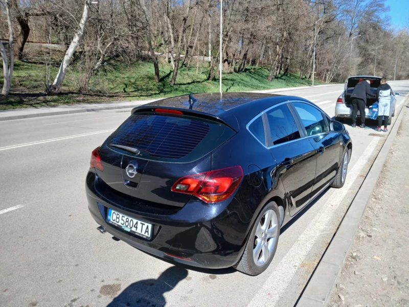 Opel Astra 1, 6 турбо, снимка 9 - Автомобили и джипове - 53119258