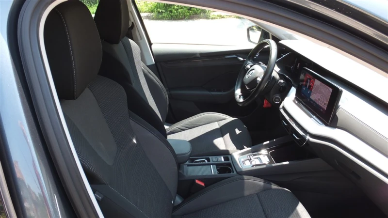 Skoda Octavia 2.0TDI VIRTUAL/DISTRONIC/AMBIENT, снимка 13 - Автомобили и джипове - 53155958