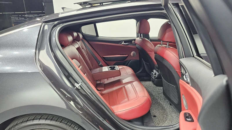 Kia Stinger 3.3 TURBO 4x4 GT / Пълна сервизна история !!!, снимка 8 - Автомобили и джипове - 53499478