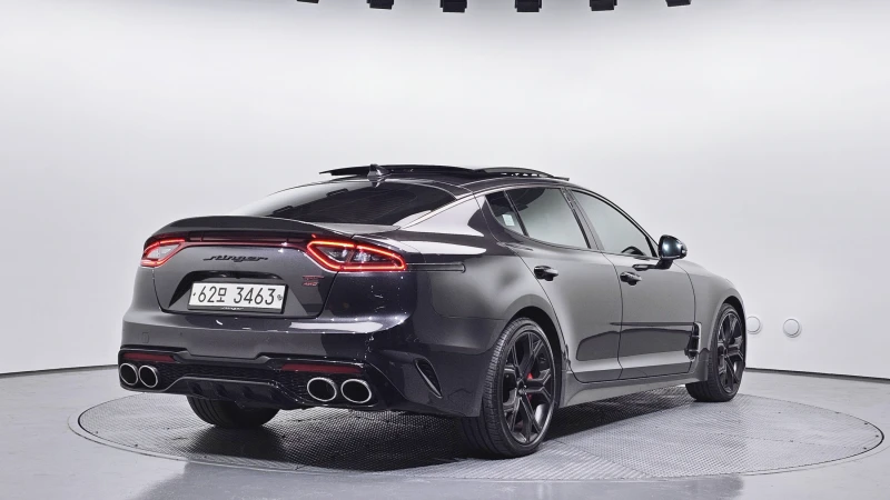 Kia Stinger 3.3 TURBO 4x4 GT / Пълна сервизна история !!!, снимка 2 - Автомобили и джипове - 53499478