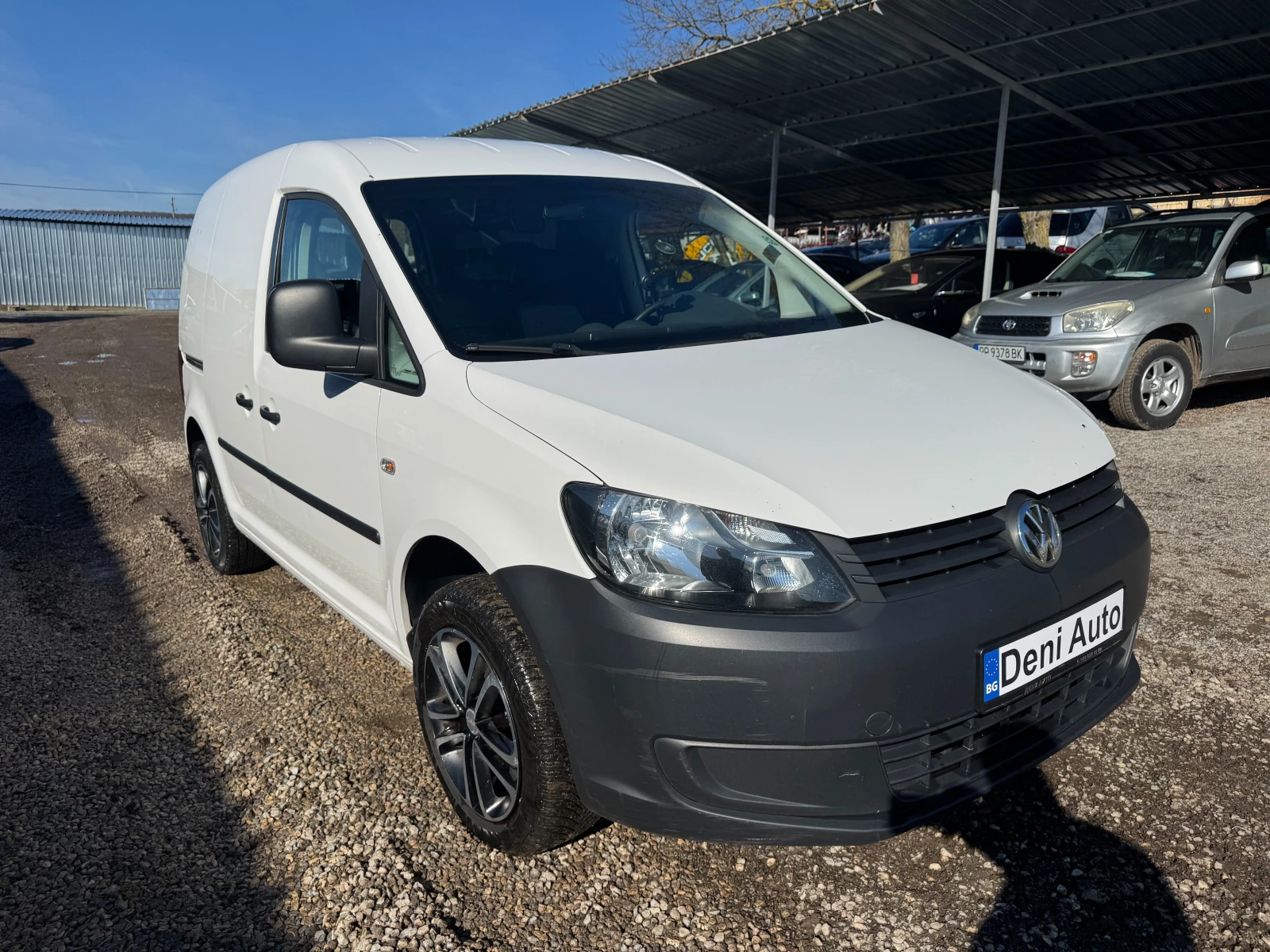VW Caddy 1.6 TDI, снимка 3 - Автомобили и джипове - 53802084