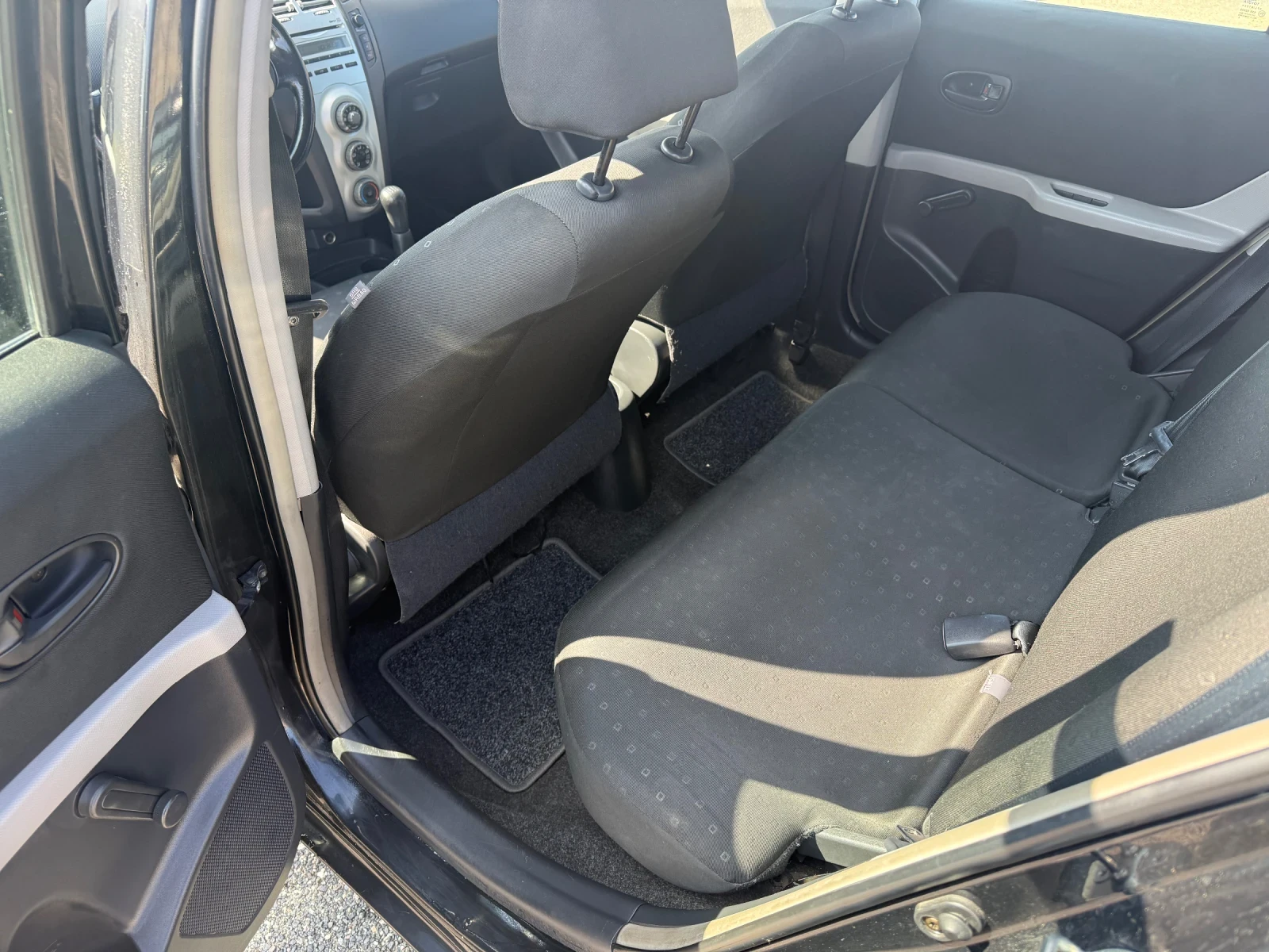 Toyota Yaris, снимка 6 - Автомобили и джипове - 53849759