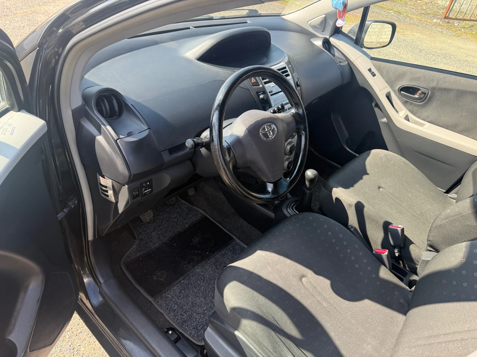 Toyota Yaris, снимка 9 - Автомобили и джипове - 53849759