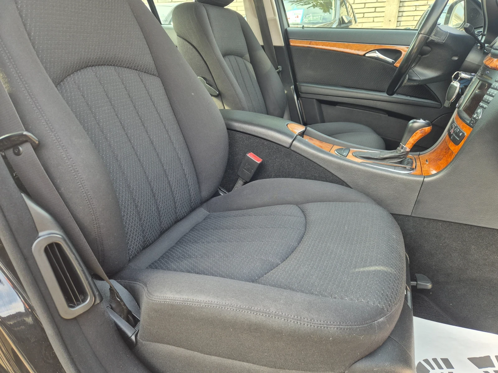 Mercedes-Benz E 280 3.0 CDI 4 MATIC, снимка 12 - Автомобили и джипове - 53870243