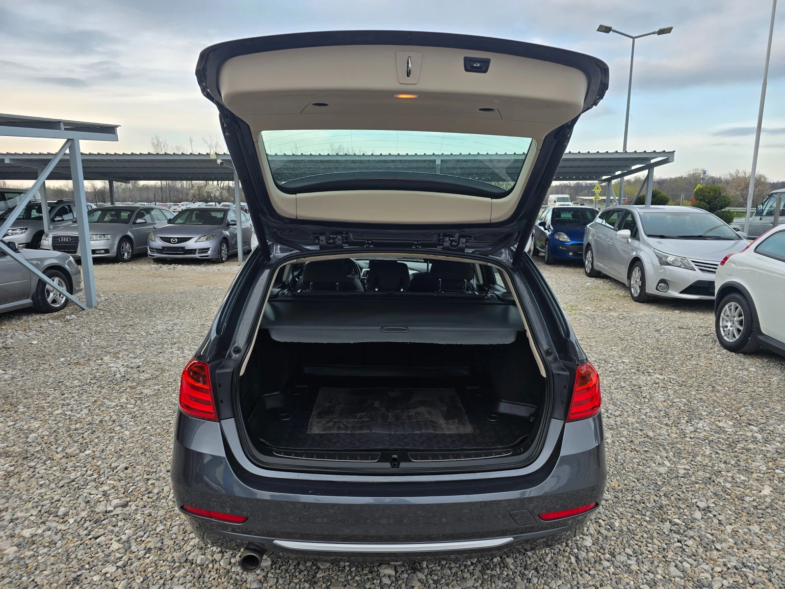 BMW 320 АВТОМАТ !! Xdrive !! Modern !! 184 кс., снимка 14 - Автомобили и джипове - 54064039