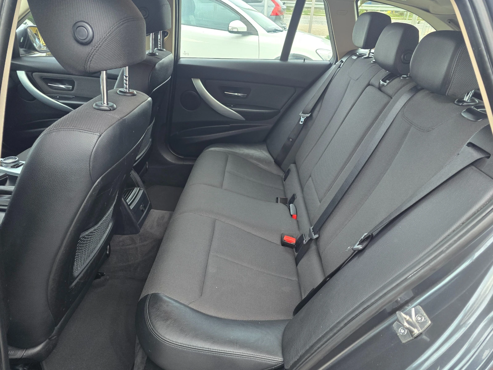 BMW 320 АВТОМАТ !! Xdrive !! Modern !! 184 кс., снимка 13 - Автомобили и джипове - 54064039