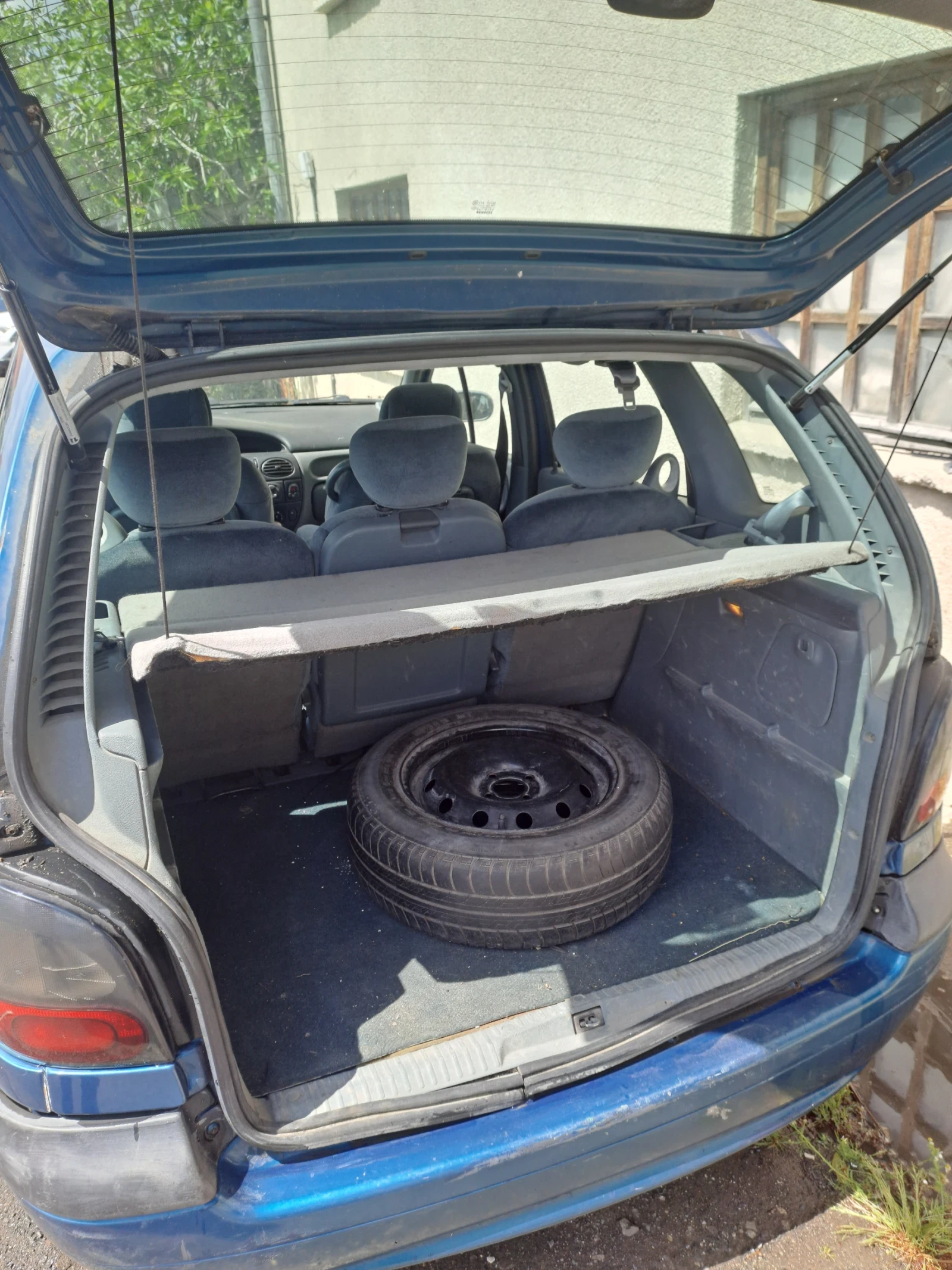 Renault Scenic 1.6 16v газ/бензин, снимка 4 - Автомобили и джипове - 54585648