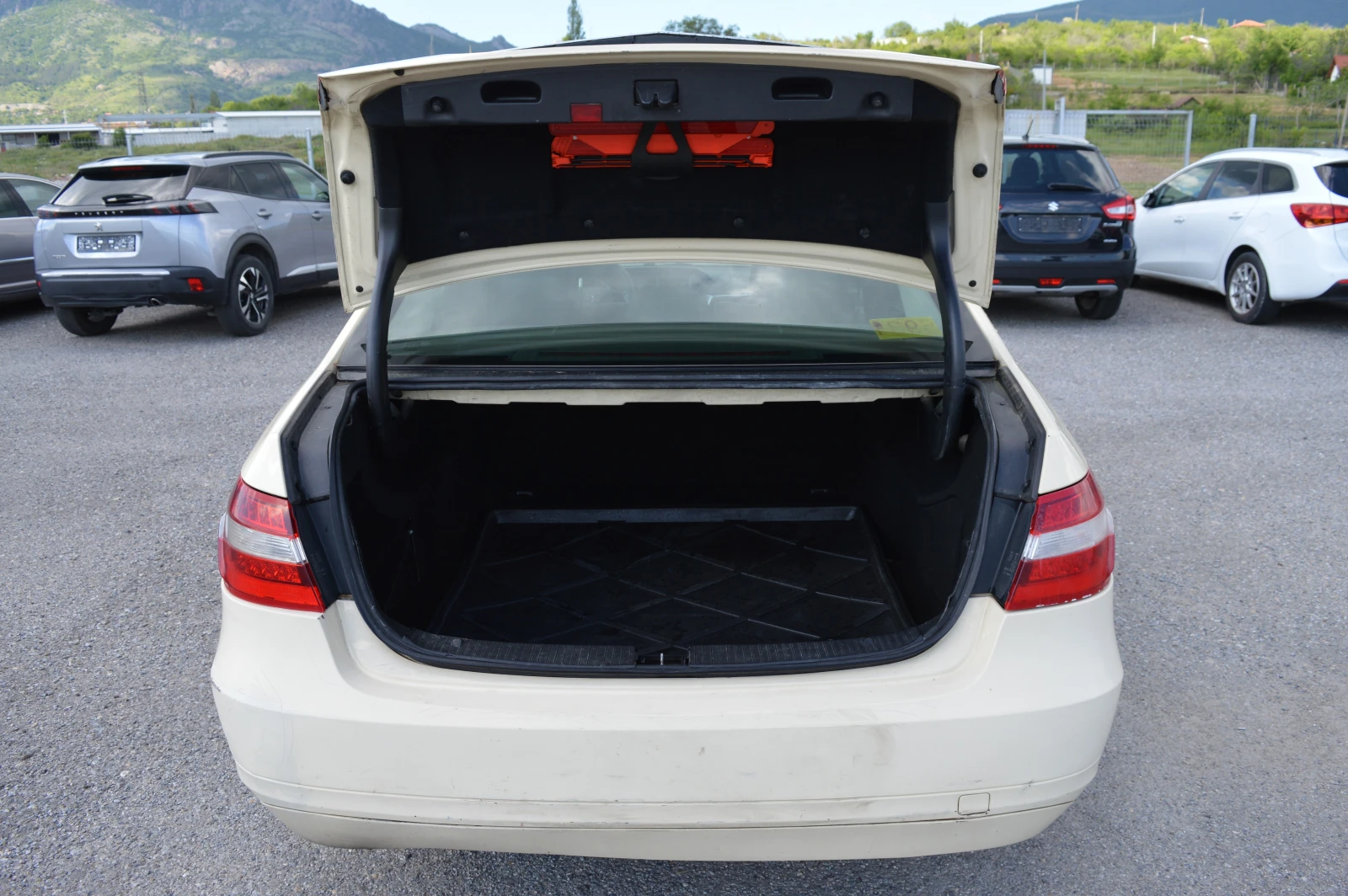 Mercedes-Benz E 200 2.2CDI-FULL EKSTRI, снимка 16 - Автомобили и джипове - 54595831