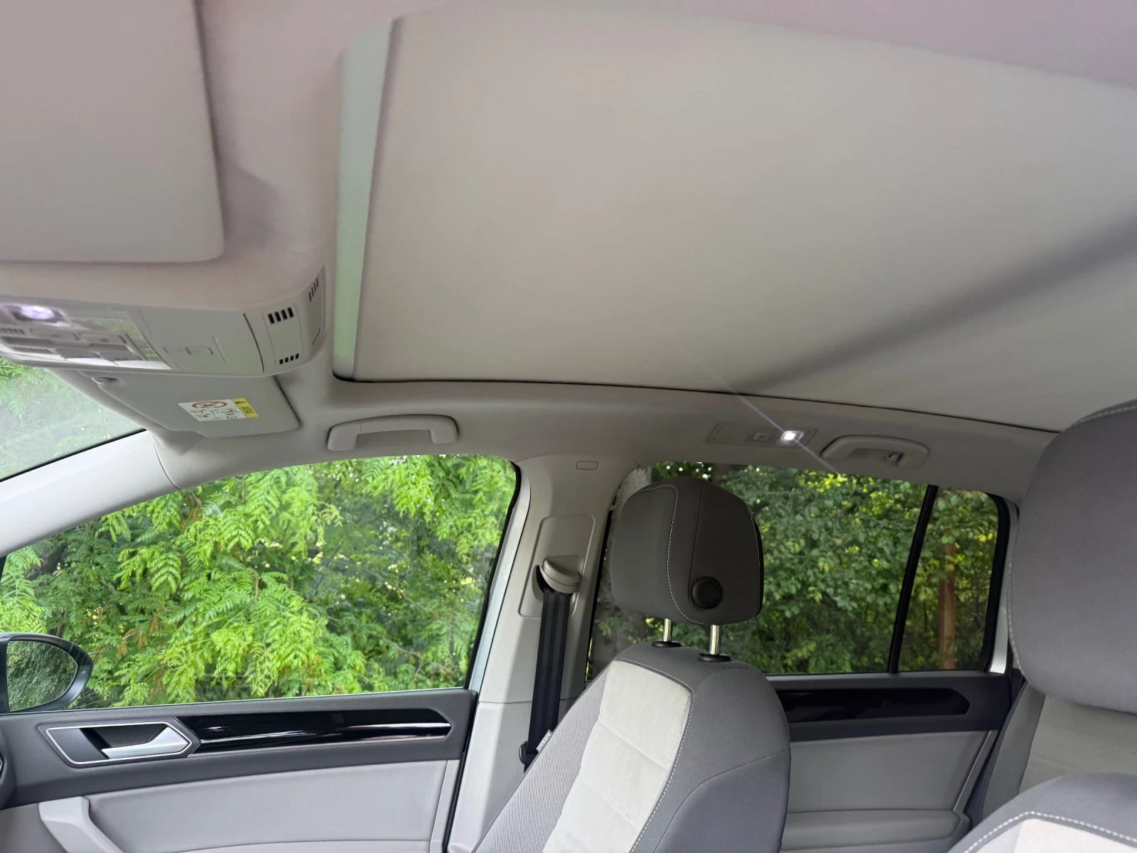 VW Touran 2.0-150к-7Места Автоматик, снимка 11 - Автомобили и джипове - 54767712