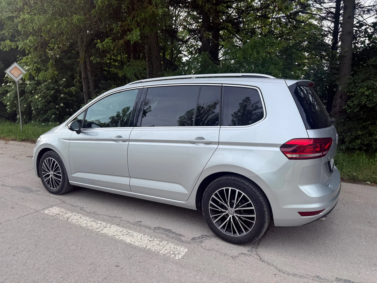 VW Touran 2.0-150к-7Места Автоматик, снимка 4 - Автомобили и джипове - 54767712