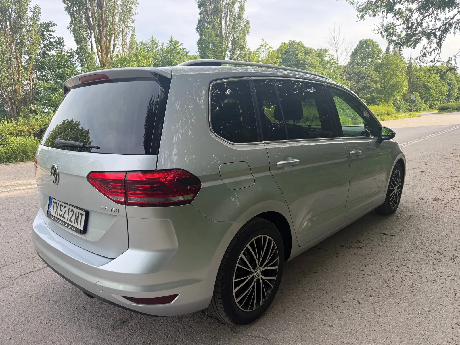 VW Touran 2.0-150к-7Места Автоматик, снимка 3 - Автомобили и джипове - 54767712