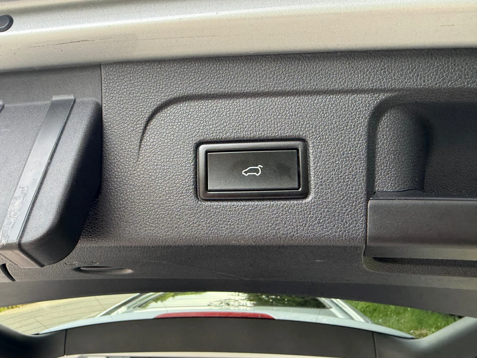 VW Touran 2.0-150к-7Места Автоматик, снимка 9 - Автомобили и джипове - 54767712