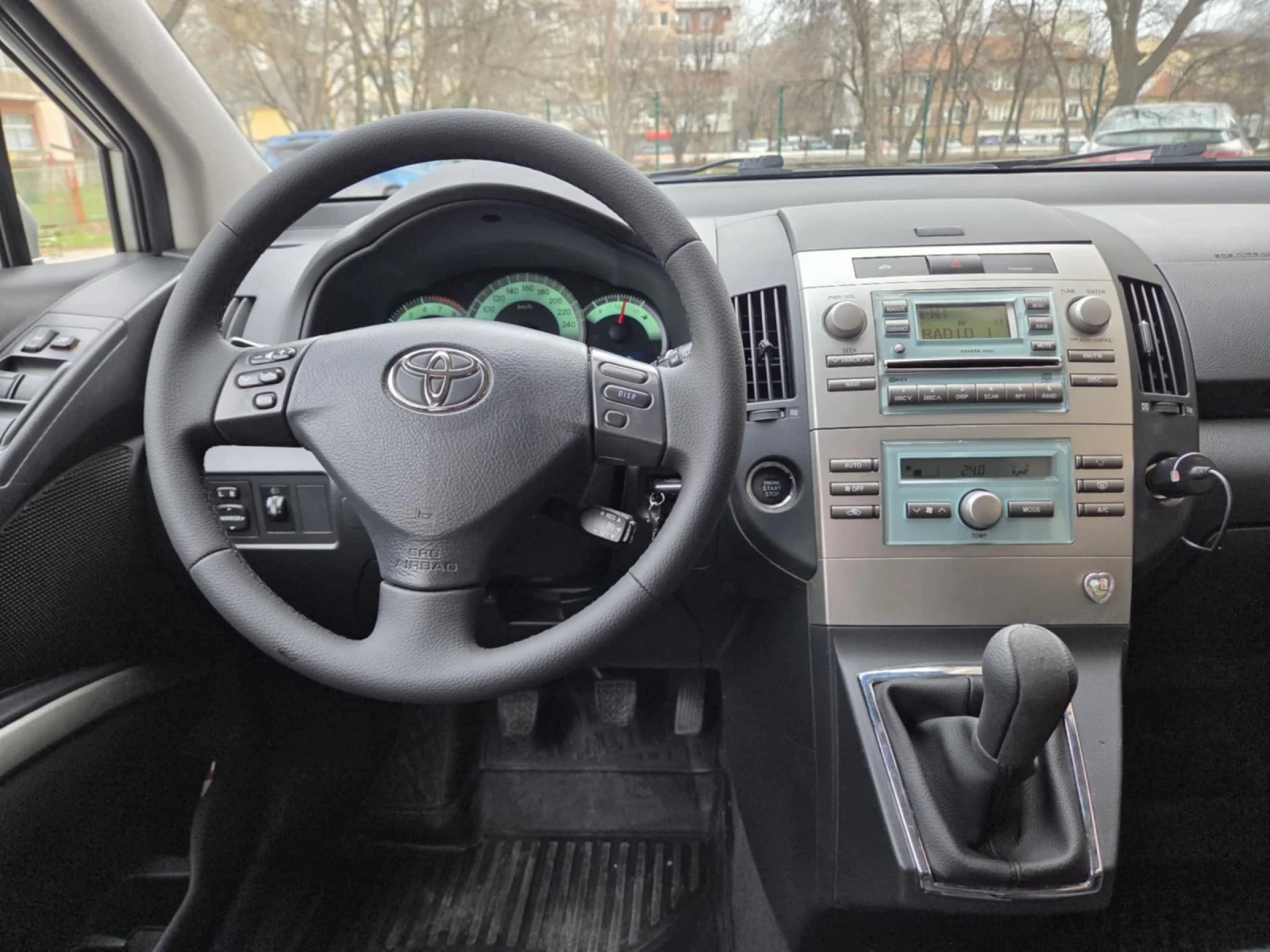 Toyota Corolla verso 1.8 , снимка 15 - Автомобили и джипове - 54835729