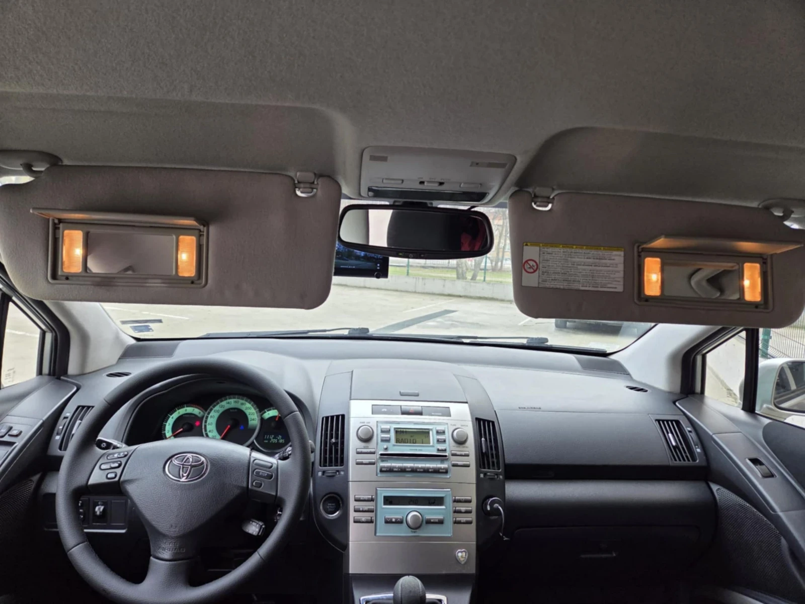 Toyota Corolla verso 1.8 , снимка 14 - Автомобили и джипове - 54835729