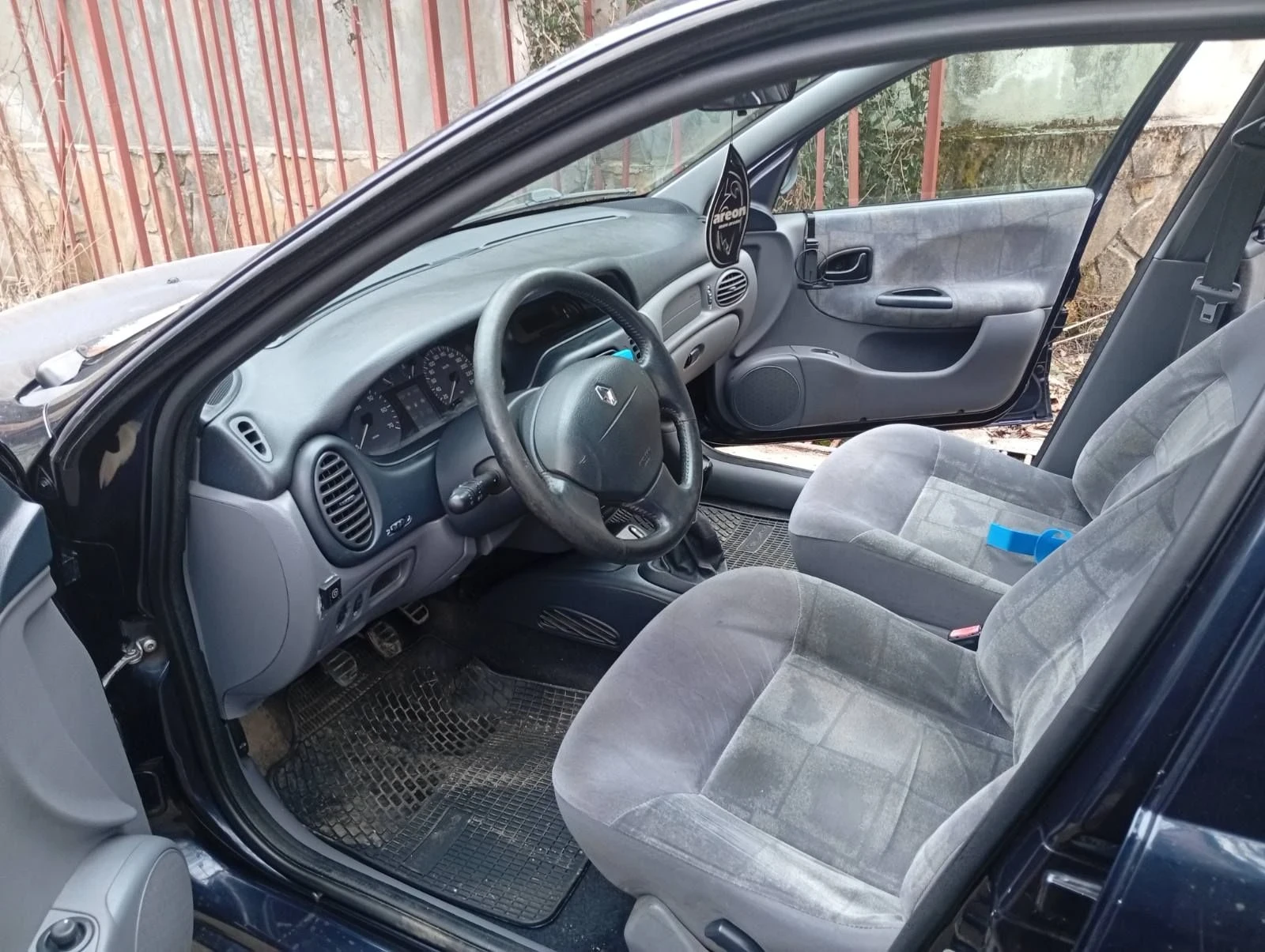 Renault Megane 1.6-16, снимка 2 - Автомобили и джипове - 55963307