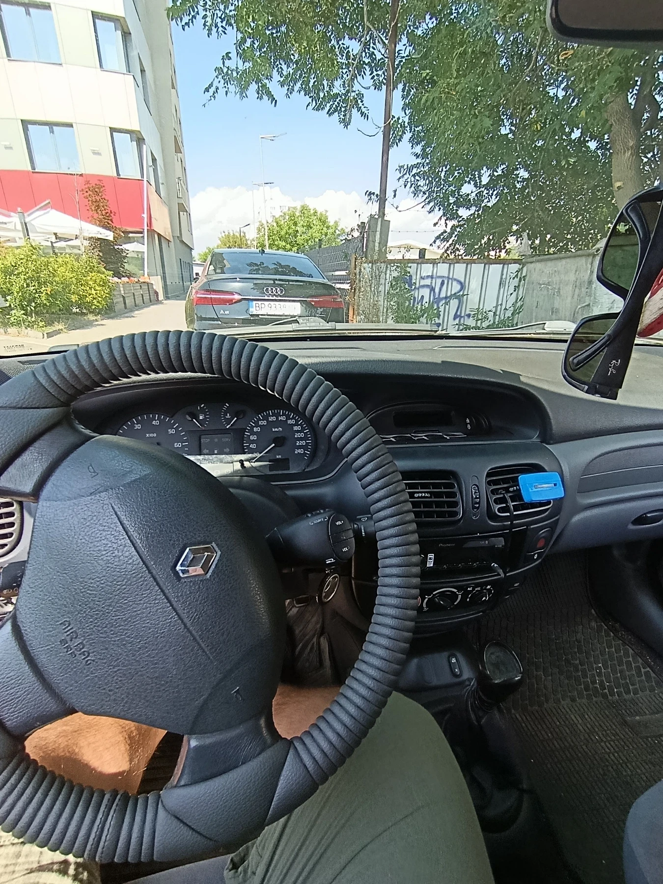 Renault Megane 1.6-16, снимка 4 - Автомобили и джипове - 55963307