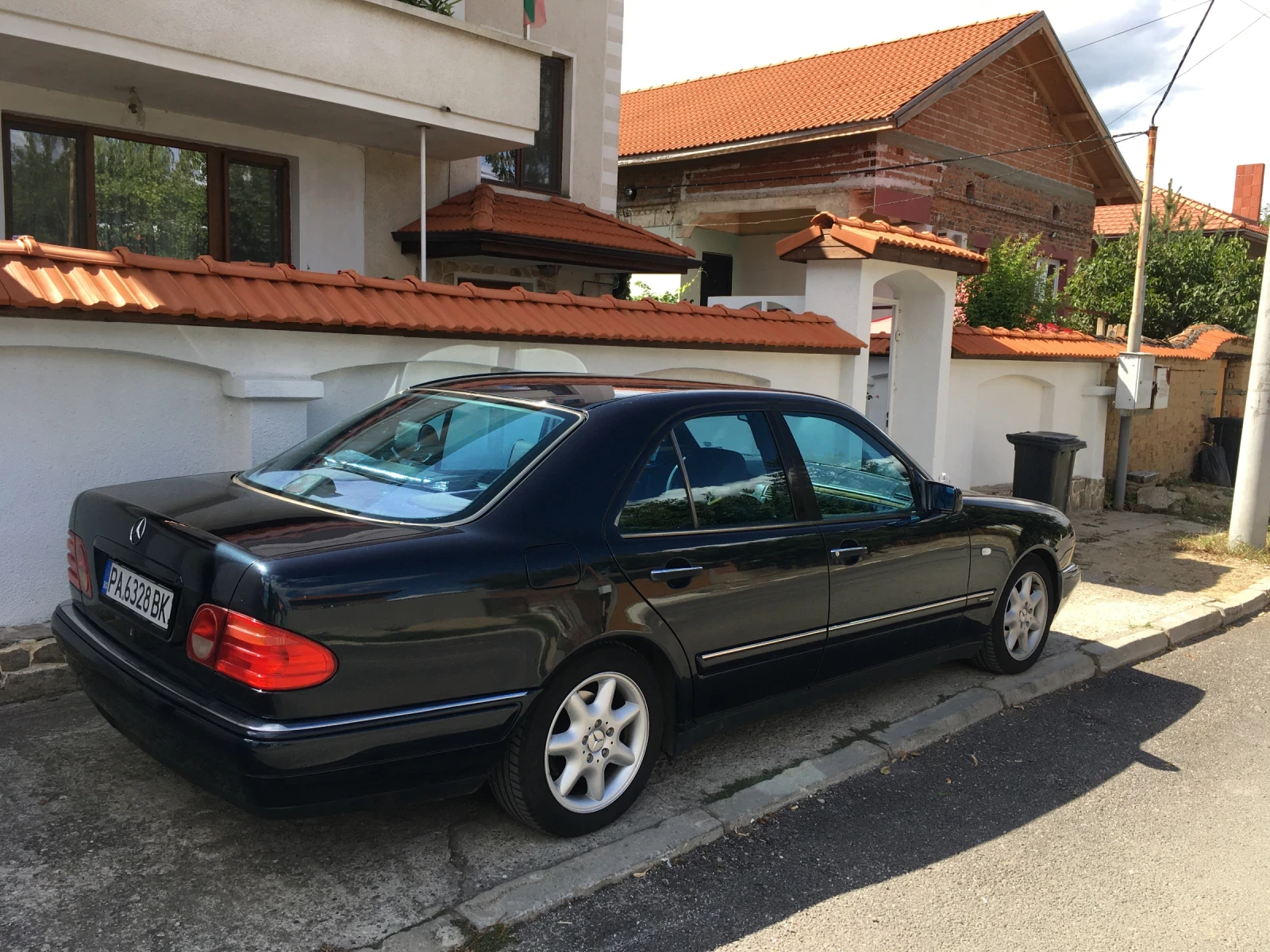 Mercedes-Benz E 200 Avantgarde, снимка 3 - Автомобили и джипове - 56033884