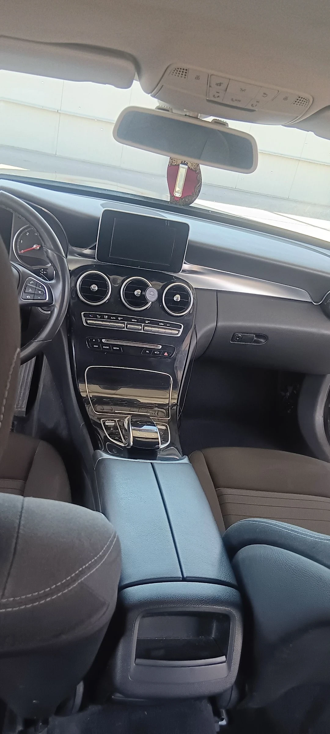 Mercedes-Benz C 180, снимка 4 - Автомобили и джипове - 56152758