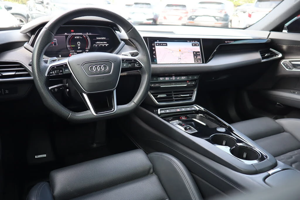 Audi E-Tron GT PREMIUM* PLUS* AWD* S* LINE* ДИСТРОНИК* ПАНОРАМА* , снимка 11 - Автомобили и джипове - 56209230