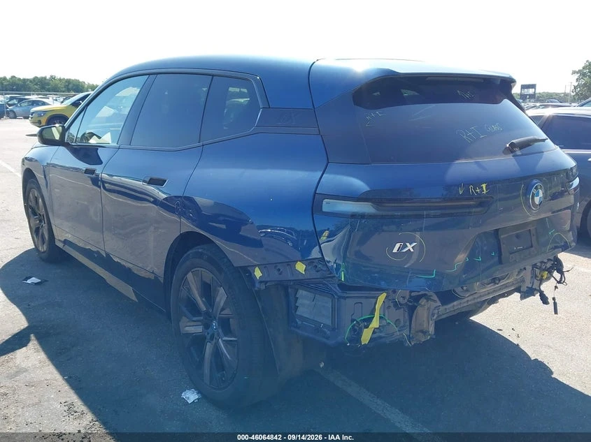 BMW iX xDrive50, снимка 3 - Автомобили и джипове - 56424719