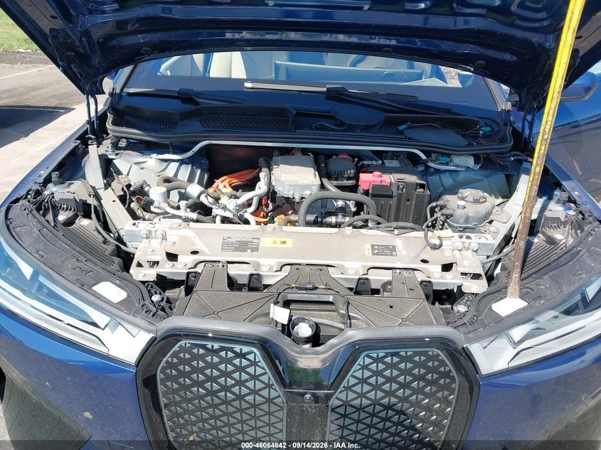 BMW iX xDrive50, снимка 10 - Автомобили и джипове - 56424719