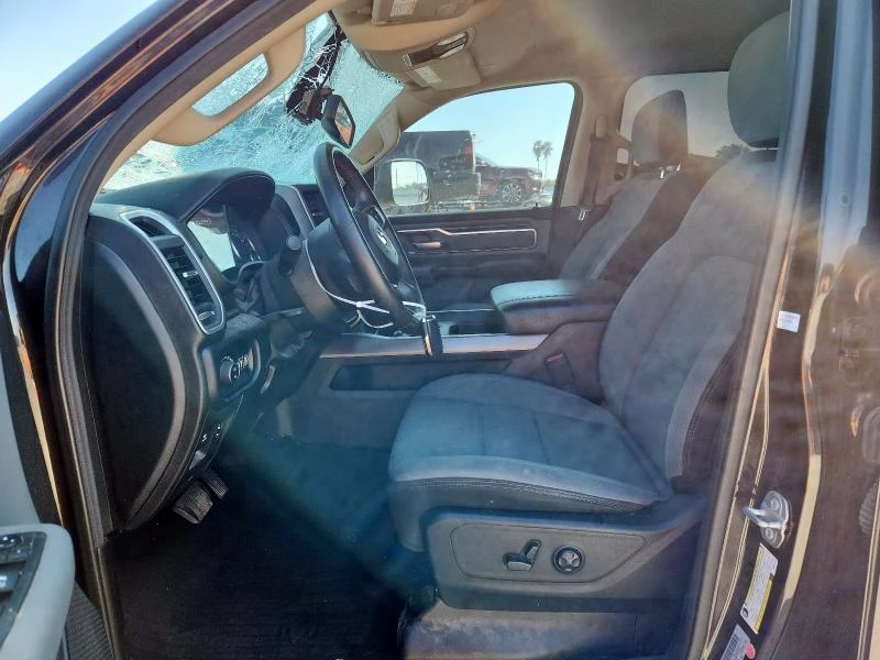 Dodge RAM 1500 5.7L 8 Rear-wheel drive, снимка 7 - Автомобили и джипове - 53803559