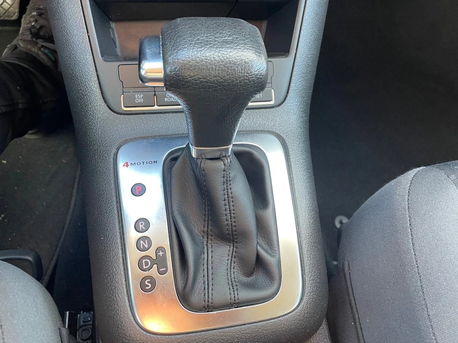 VW Tiguan 2.0 TDI4x4, снимка 9 - Автомобили и джипове - 54151360