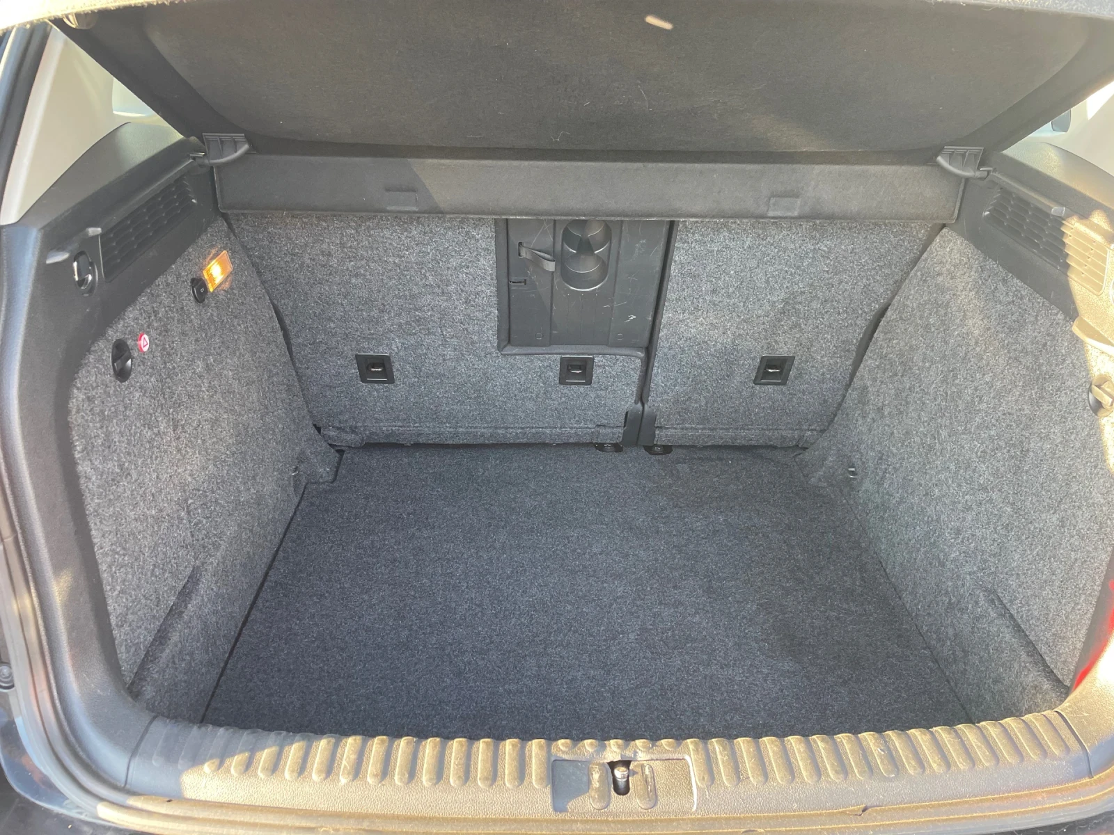 VW Tiguan 2.0 TDI4x4, снимка 12 - Автомобили и джипове - 54151360