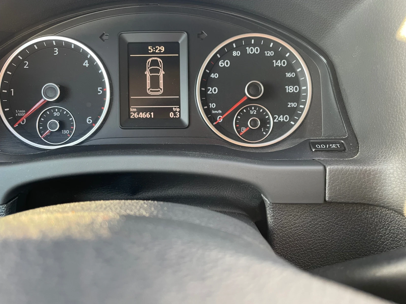 VW Tiguan 2.0 TDI4x4, снимка 11 - Автомобили и джипове - 54151360