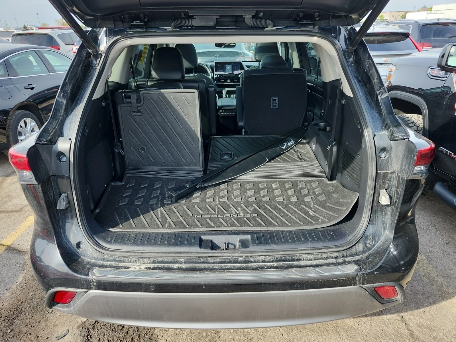 Toyota Highlander HYBRID LIMITED * * CARFAX * * АВТО КРЕДИТ * * , снимка 13 - Автомобили и джипове - 54585851