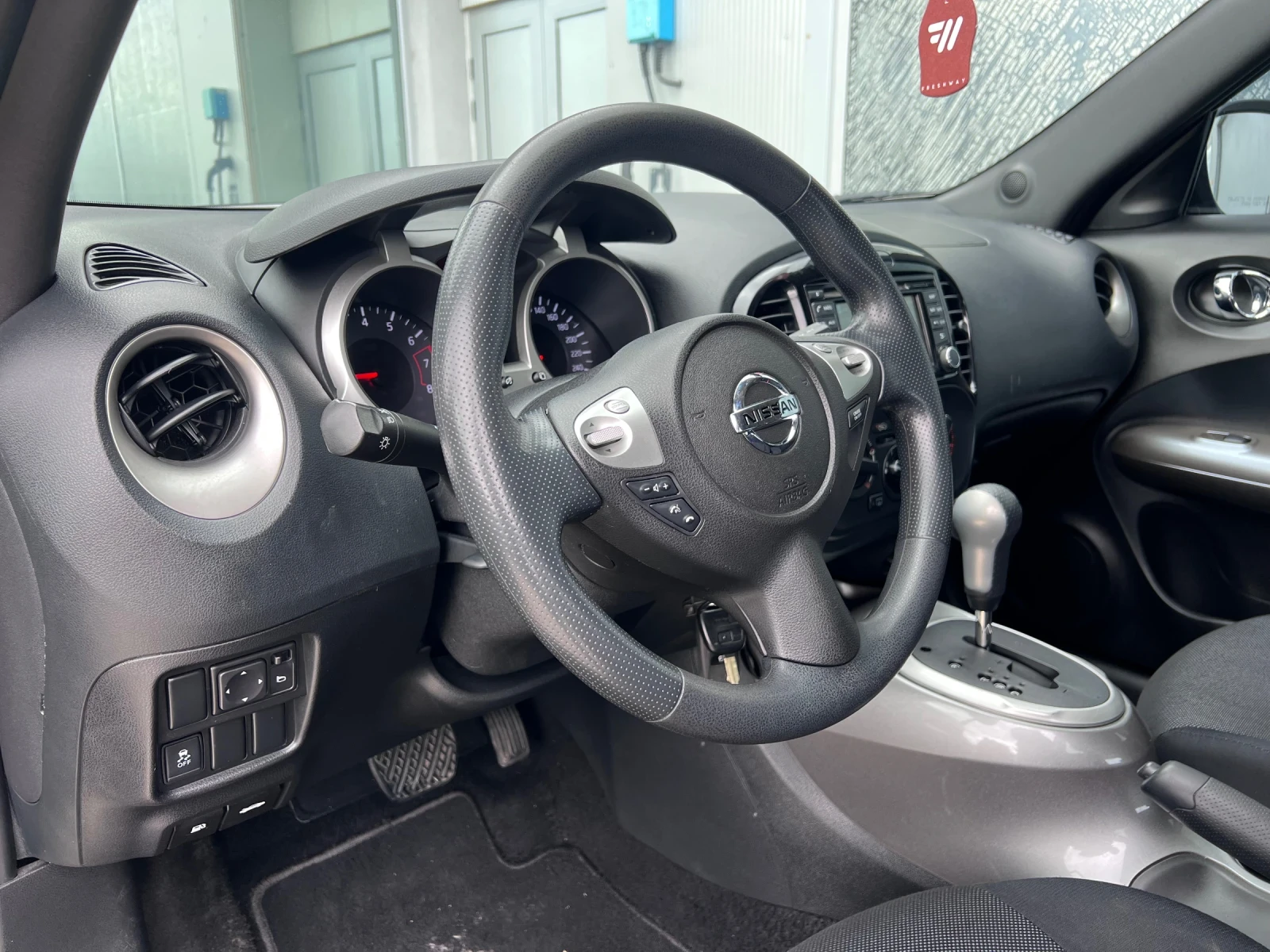 Nissan Juke 1.6 Turbo* Pure Drive* , снимка 7 - Автомобили и джипове - 56233877