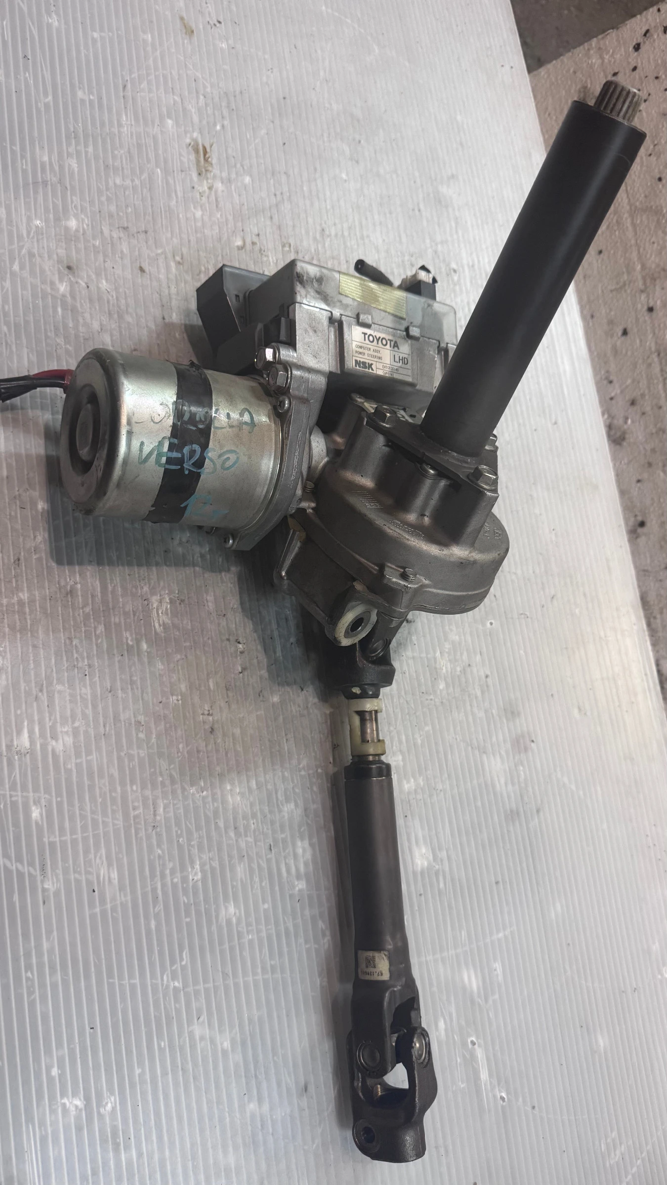    /       Toyota Corolla Verso 2012 - F1901-0F010 / EAT | Mobile.bg   1