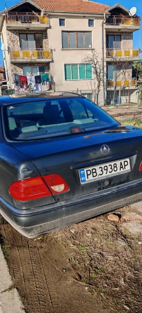 Mercedes-Benz E 200 2.0, снимка 15