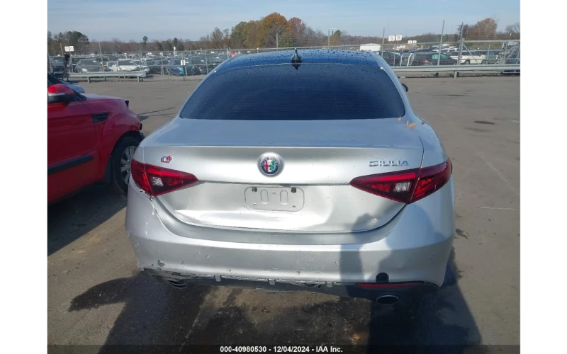 Alfa Romeo Giulia 2.0L TI AWD * Дистроник, снимка 7 - Автомобили и джипове - 48552340