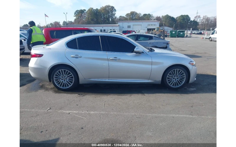 Alfa Romeo Giulia 2.0L TI AWD * Дистроник, снимка 10 - Автомобили и джипове - 48552340