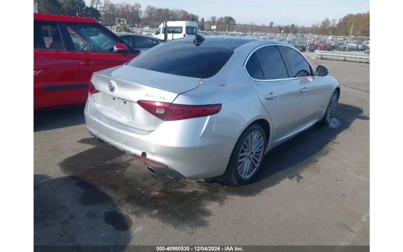 Alfa Romeo Giulia 2.0L TI AWD * Дистроник, снимка 9 - Автомобили и джипове - 48552340