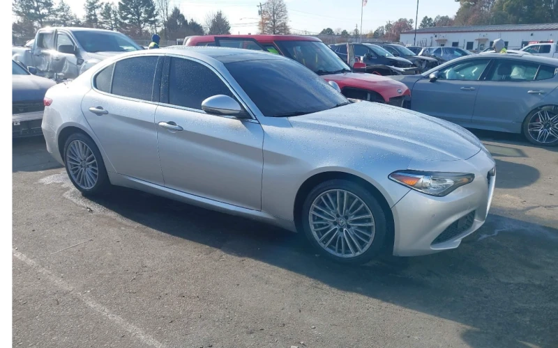 Alfa Romeo Giulia 2.0L TI AWD * Дистроник, снимка 1 - Автомобили и джипове - 48552340