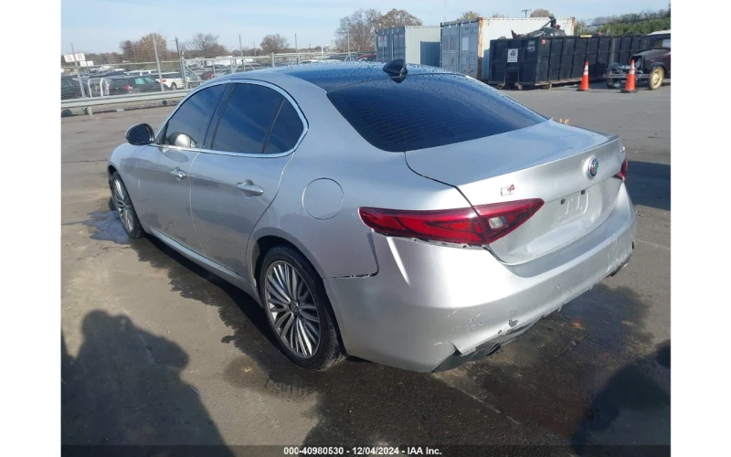 Alfa Romeo Giulia 2.0L TI AWD * Дистроник, снимка 4 - Автомобили и джипове - 48552340