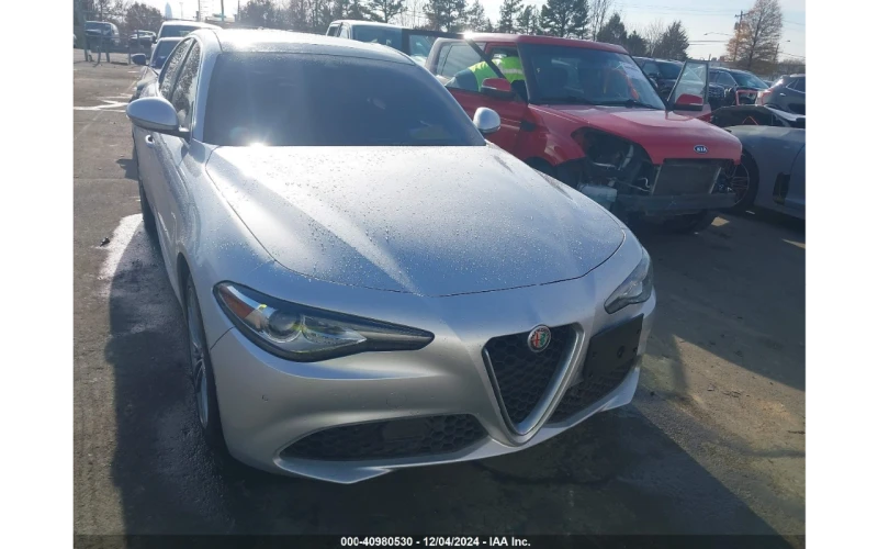 Alfa Romeo Giulia 2.0L TI AWD * Дистроник, снимка 2 - Автомобили и джипове - 48552340