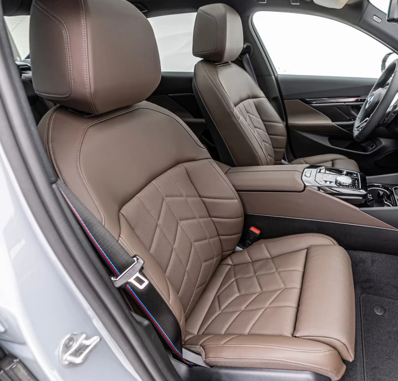 BMW 520 d* xDrive* M-Sport* Bowers* HuD, снимка 6 - Автомобили и джипове - 52493153