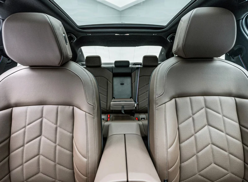 BMW 520 d* xDrive* M-Sport* Bowers* HuD, снимка 7 - Автомобили и джипове - 52493153