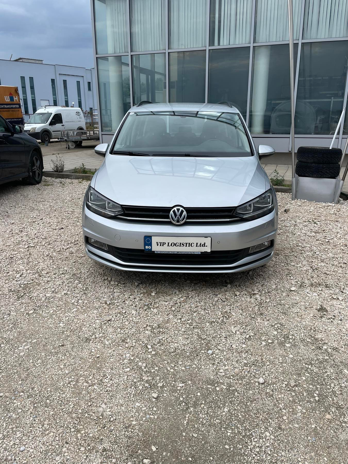 VW Touran 1.6tdi закупен от представителството на фолксваген - изображение 1