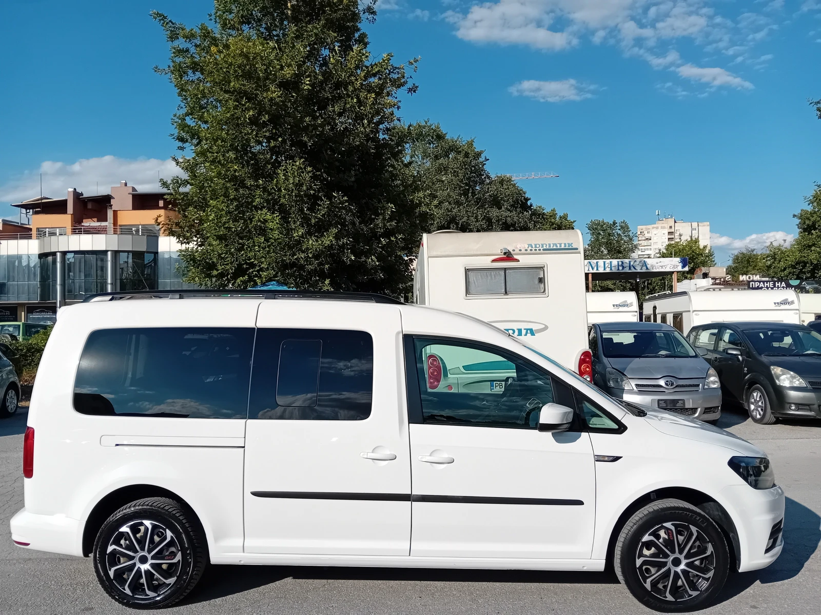 VW Caddy MAXI 7места-TGI-метан - изображение 7