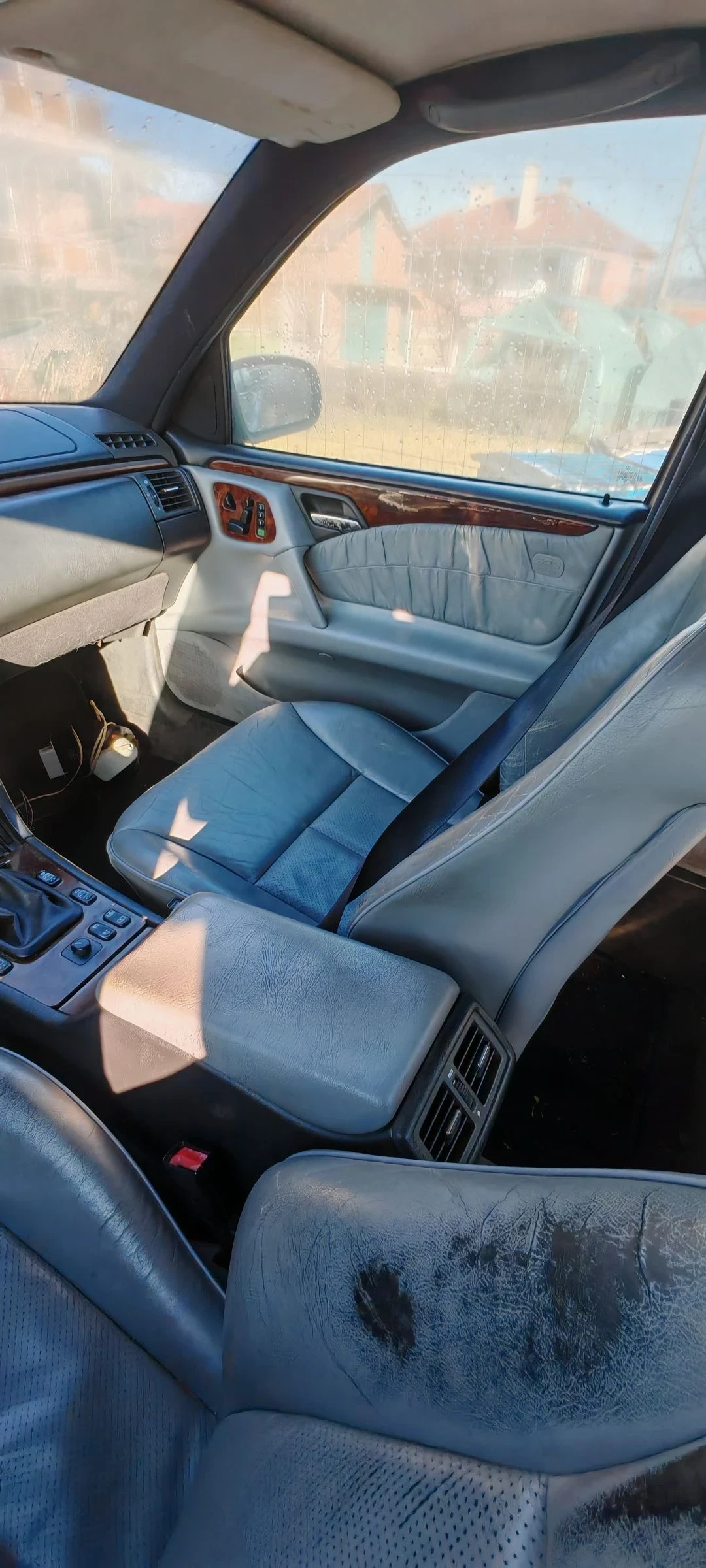 Mercedes-Benz E 200 2.0 - изображение 9