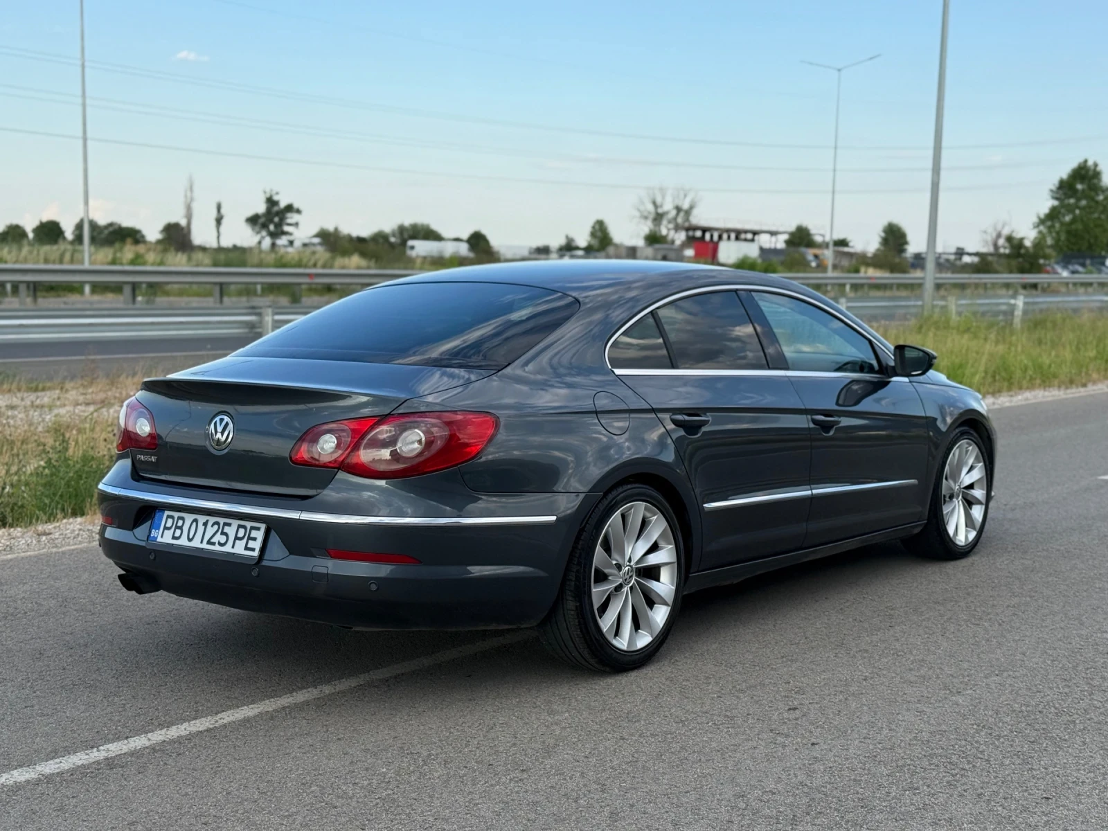 VW Passat Регистриран обслужен  - изображение 4