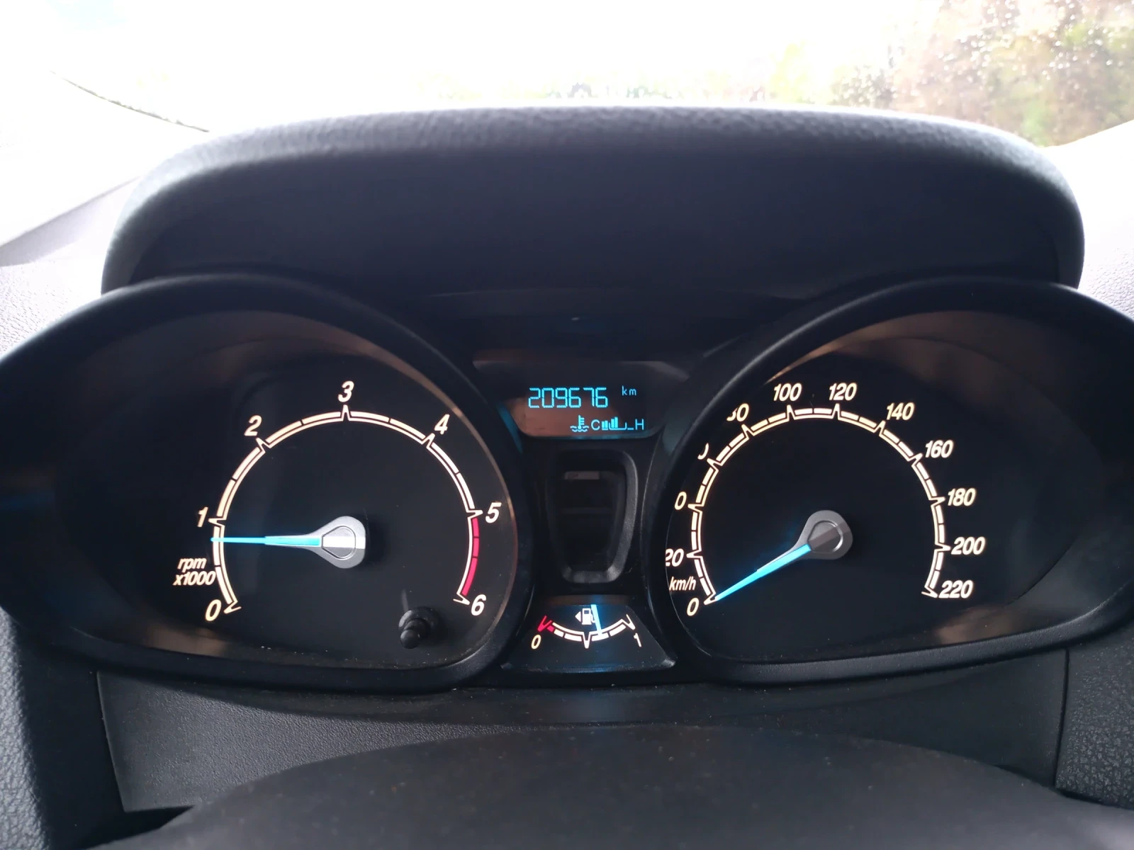 Ford Courier Tourneo Courier 1.5tdci/75к.с., снимка 11 - Автомобили и джипове - 54275895